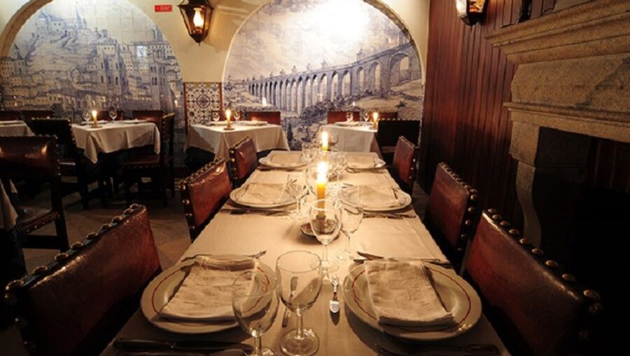 Typical Portuguese decoration inside the 'A Severa'