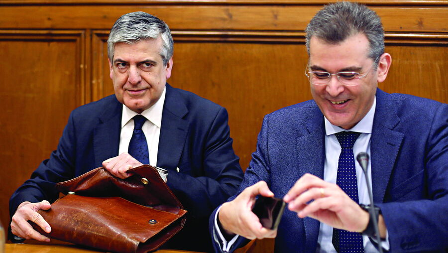 Luís Máximo dos Santos (à esq.) esteve esta quarta-feira no Parlamento